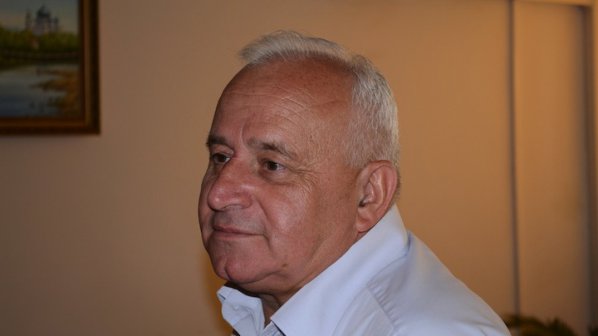 Кметът на Ботевград за поведението на сина си: Той уважава всички партии и политици