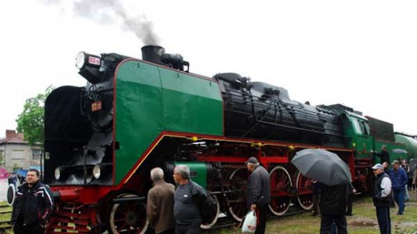 БДЖ пуска два влака с парен локомотив между София и Банкя