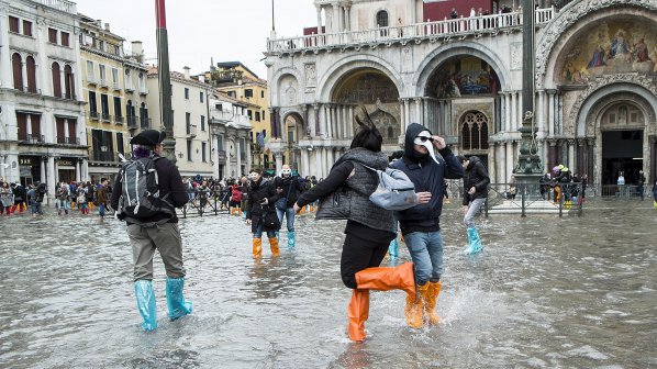 Арестуваха кмета на Венеция за корупция