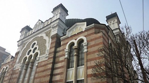 Софийската синагога осъмна със свастика (снимка)