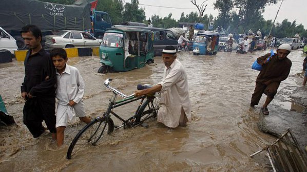 Тежки наводнения в Афганистан убиха над 50 души