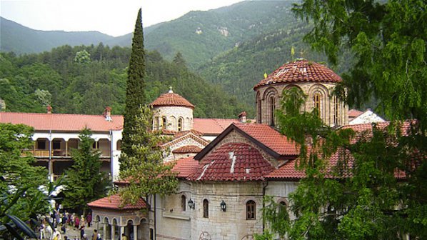 Архимандрит Симон става игумен на Бачковския манастир (снимка)