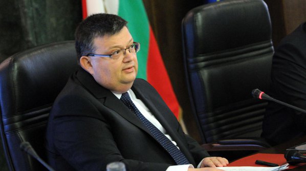Цацаров: Екип на ОЛАФ в България разследва злоупотреба с европари