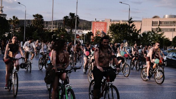 Голи велосипедисти заляха Солун (снимки 18+)