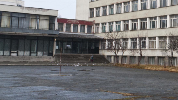 Ремонтират 49 детски градини и училища в София