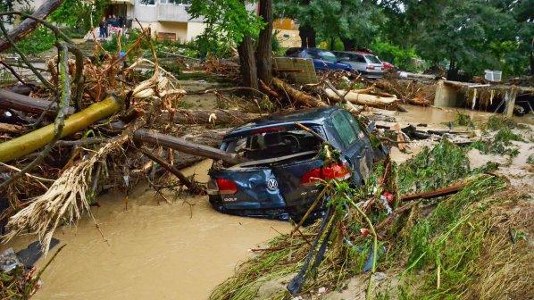 Мародери тарашат във Варна и Добрич след наводненията