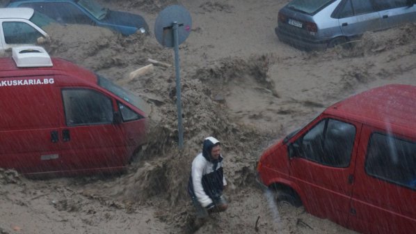 Потоп във Варна! 4-има души се издирват (обновена + галерия+видео)