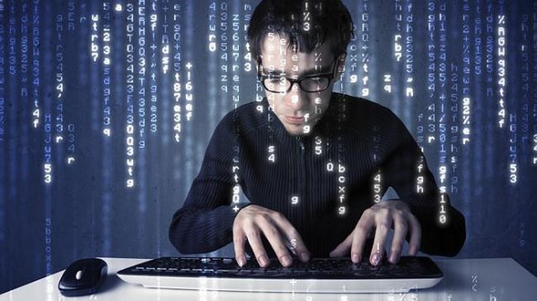 Хакери зарязяват индустриални системи чрез официални приложения