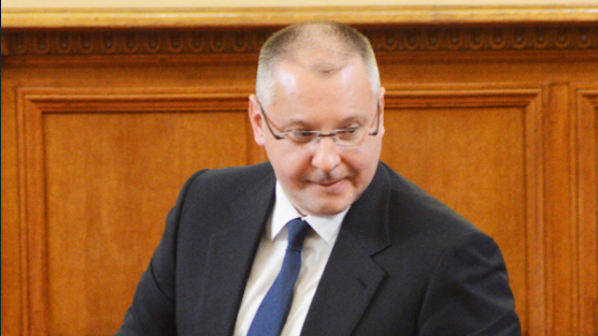 Станишев дойде в парламента, ще участва в консултациите
