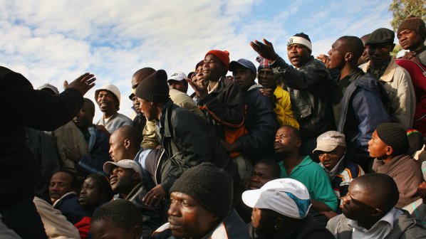 По 300 африканци се отправят всеки ден към ЕС през Средиземно море