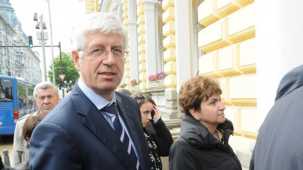 Румен Овчаров призова: Утре Станишев да подаде оставка