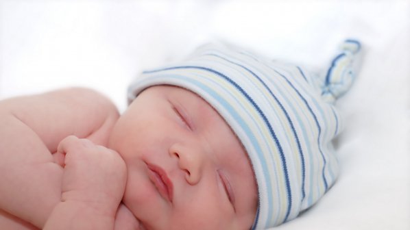 530-грамово бебе се роди във варненската АГ болница