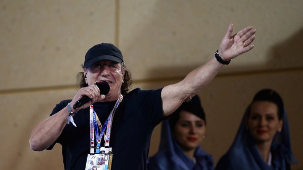 Китаристът на AC/DC Малкълм Янг е в болница