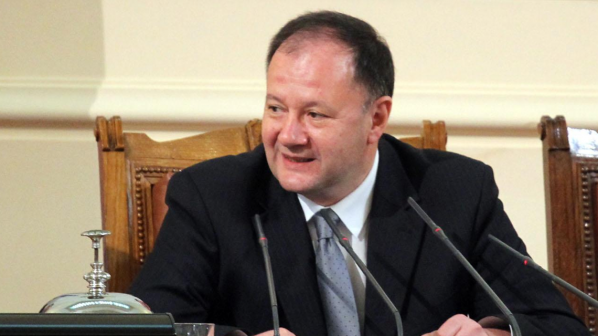 Миков свиква консултации за дневния ред на парламента