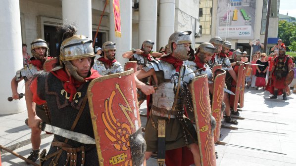 Римски легионери превзеха Бургас (снимки)