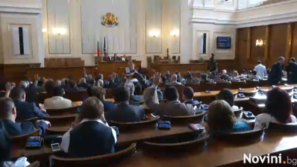 Миков: След оставката парламентът се разработи (видео)