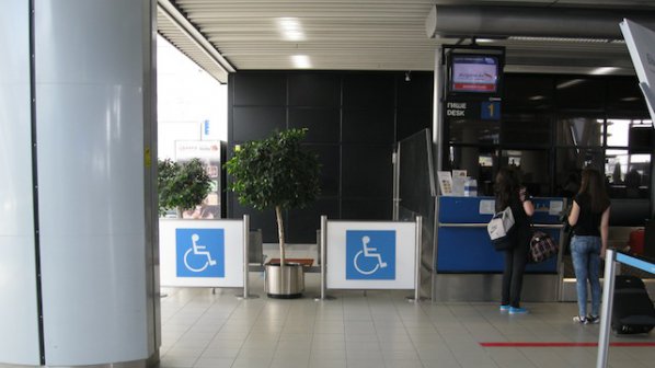 Летище София създаде специална зона за инвалиди (снимки)