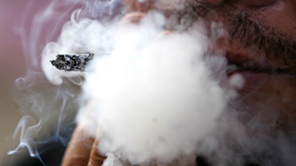 Вдовица на пушач осъди тютюнева компания за над $23 млрд.