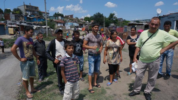 1000 роми обсадиха болница в Пазарджик