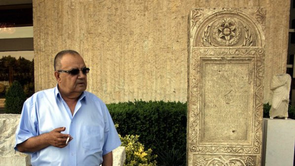 Боян Радев дари надгробна плоча на НИМ (снимки)