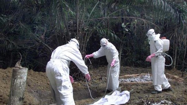 Хвърлят тела на умрели от Ебола по улиците в Либерия