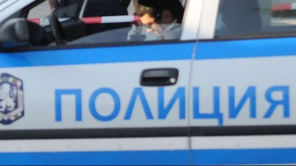 Изпочупиха стъклата на 4 коли и трактор в Козлодуй