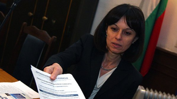 Медарова помоли Плевнелиев да спрe процедурата по назначаването й