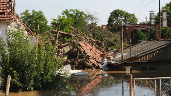 МС дава по 10 000 лева на близките на загиналите в наводненията