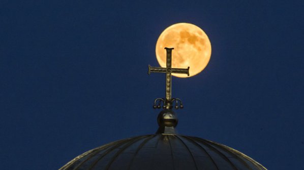 Вижте Супер луната над София (снимки)