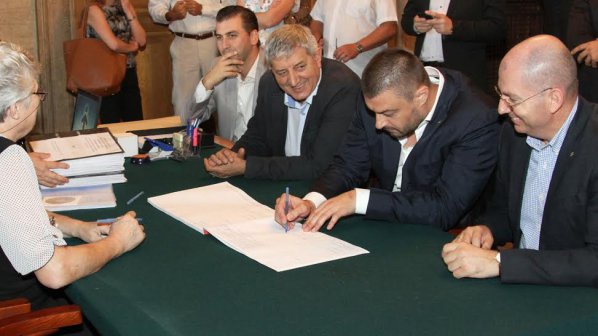 Бареков подписа коалиционно споразумение с &quot;Лидер&quot; (видео)
