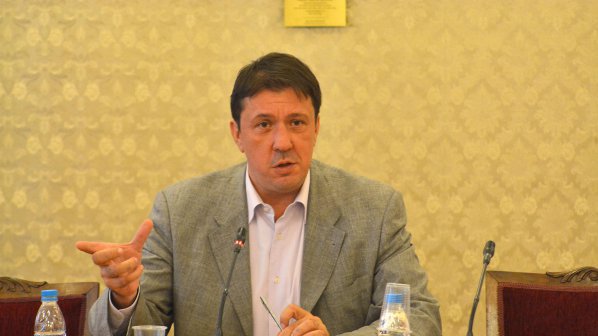 Куюмджиев: Управляващите няма да решат проблемите с тока