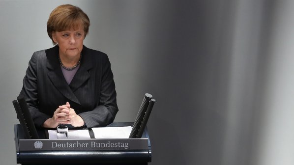 Ангела Меркел подкрепя испанец за шеф на Еврогрупата