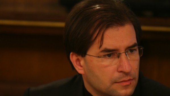 Политолог сменя Борислав Цеков начело на ИМП