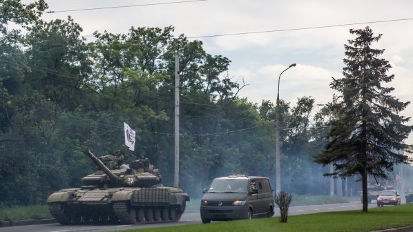 Руски танкове са атакували град близо до Луганск, твърди Киев