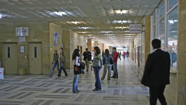 8000 места ще останат празни в родните университети