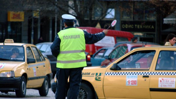 Бакшиш блъсна полицай в София