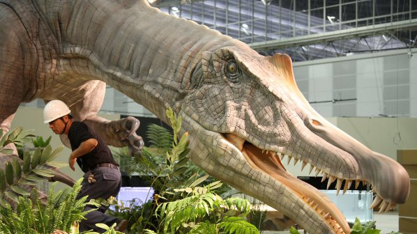 Откриха останките на първия динозавър, който можел да плува