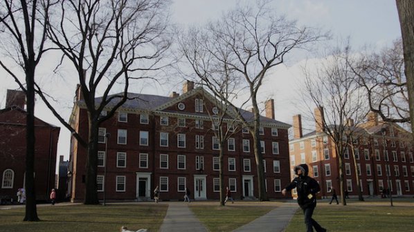 Възпитаник на Харвард дари $350 млн. на университета