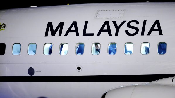 Нова версия: Пасажерите в изчезналия Боинг 777 били задушени