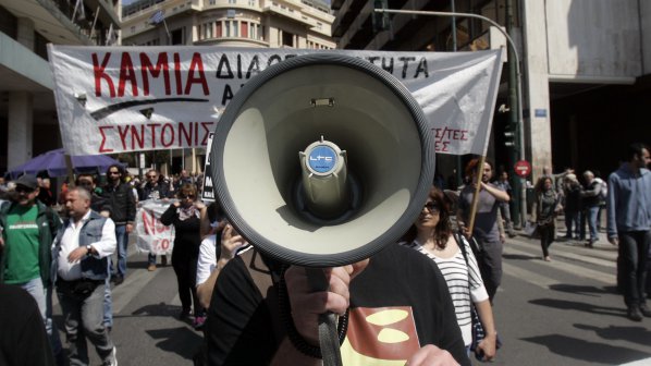 Гърция блокирана от стачка на държавните служители
