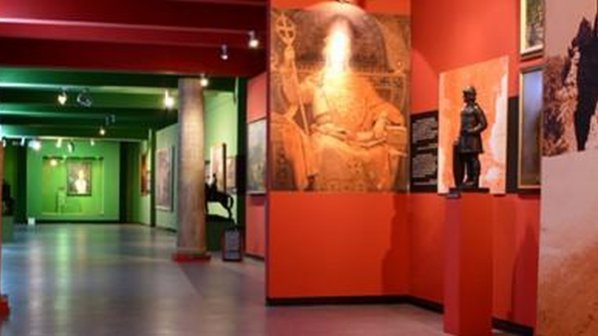 Картини на Националния военноисторически музей гостуват в ''златния триъгълник'' на Париж