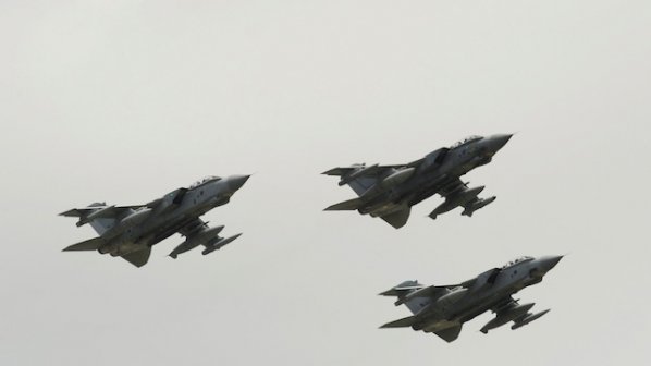Британски самолети нанесоха първите си удари срещу цели на ИД в Ирак