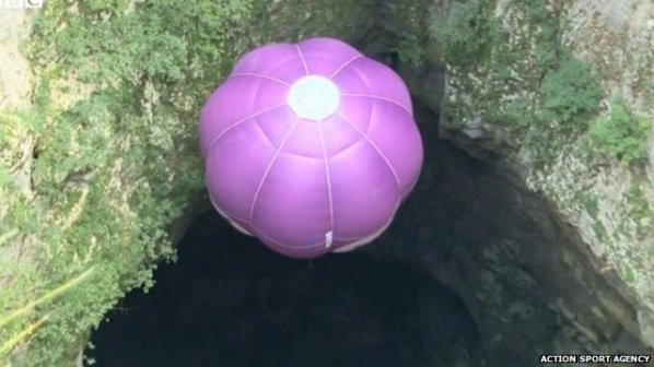 Българин се спусна в пещера с балон с горещ въздух