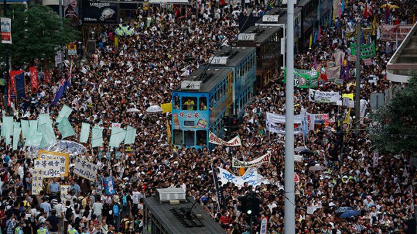 Протести обхванаха Хонконг (видео)