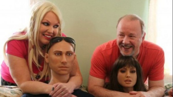 Семейство участва в оргии с кукли за 32 000 долара