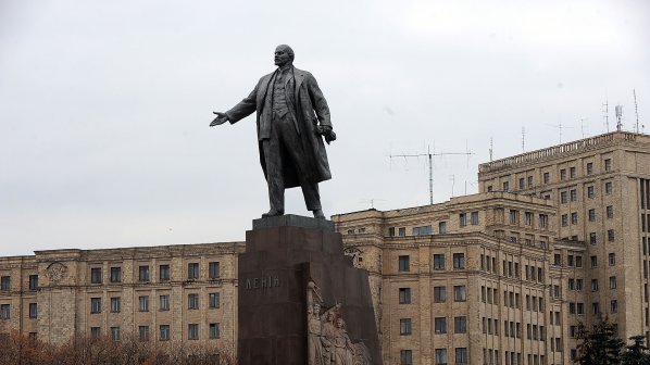 В Харков казаха: Сбогом, Ленин (видео)