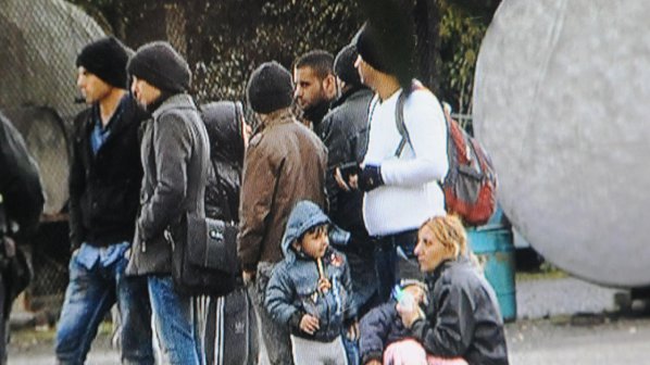 Десетки бежанци са задържани в София