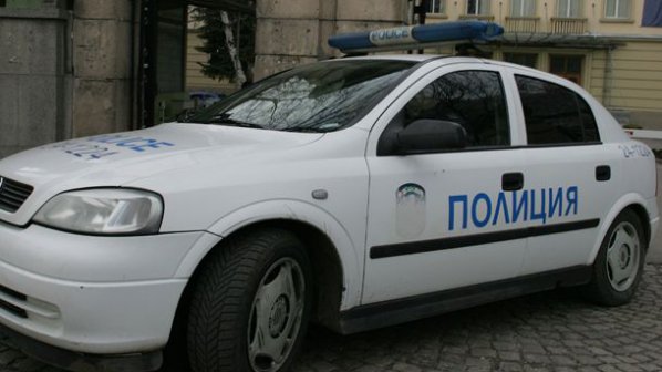 Мъж скочи от третия етаж в София, видял полицаи пред сградата