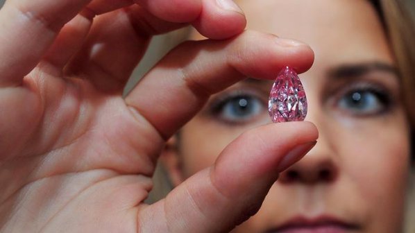 Продадоха розов диамант за 14 млн. евро