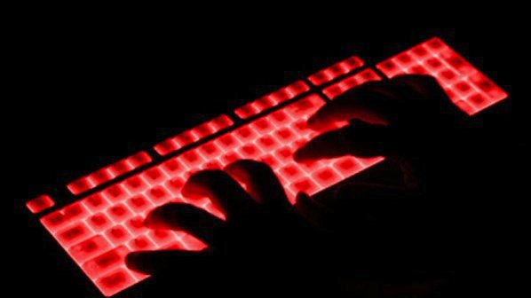 Американският чиновник прекарва около 6 часа в порно сайтове